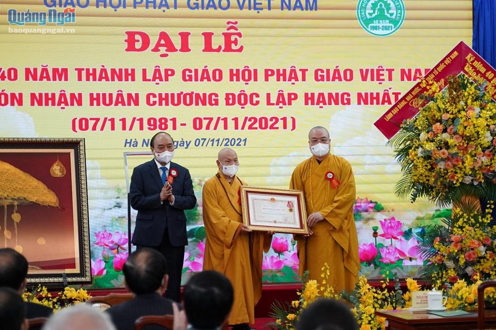 Chủ tịch nước Nguyễn Xuân Phúc trao tặng Huân chương Độc lập hạng Nhất cho GHPG Việt Nam