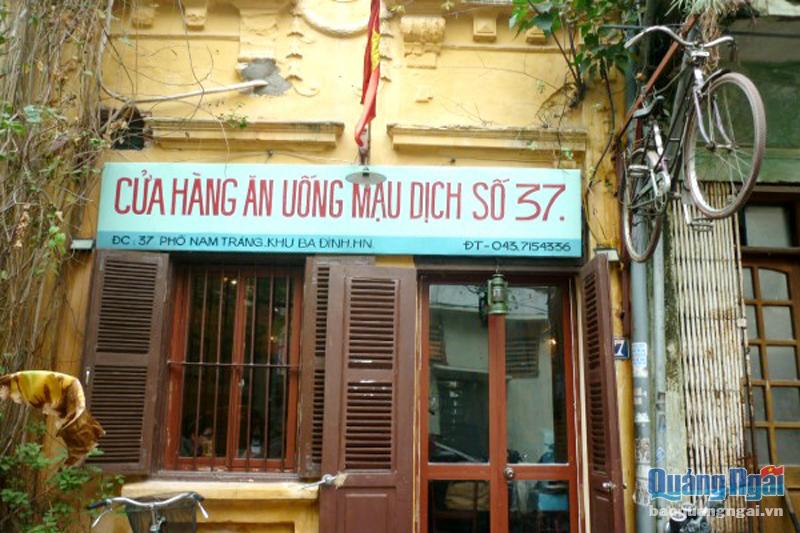 Cửa hàng ăn uống mậu dịch số 37 ở  Hà Nội thu hút thực khách bởi nét hoài niệm xưa. Ảnh: Internet