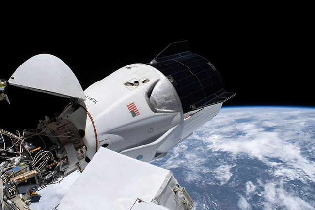 Tàu vũ trụ của SpaceX ghép nối thành công với trạm ISS