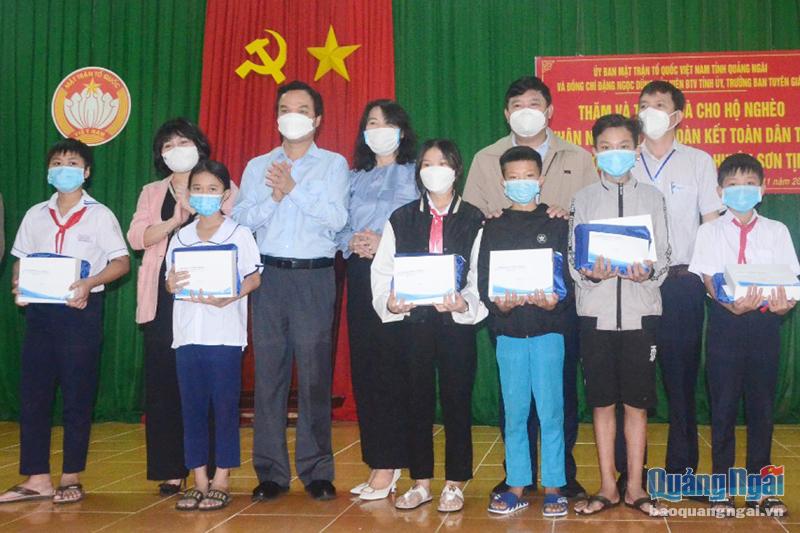 Dự Ngày hội Đại đoàn kết toàn dân tộc tại huyện Sơn Tịnh
