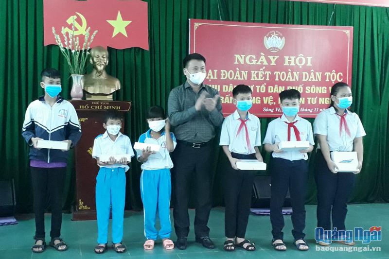 Dự Ngày hội Đại đoàn kết toàn dân tộc tại huyện Tư Nghĩa