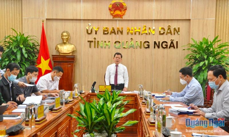 Chủ tịch UBND tỉnh Đặng Văn Minh phát biểu kết luận tại cuộc họp