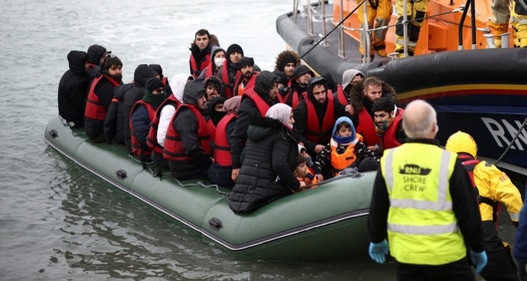 27 người di cư thiệt mạng khi vượt eo biển Manche