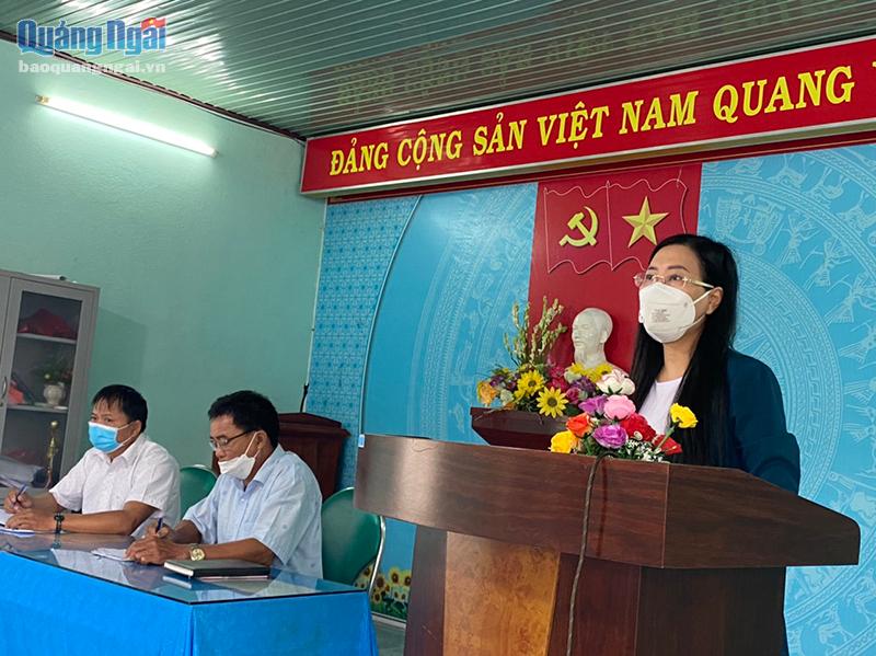 Ủy viên Trung ương Đảng, Bí thư Tỉnh ủy, Chủ tịch HĐND tỉnh Bùi Thị Quỳnh Vân phát biểu tại buổi sinh hoạt chi bộ.