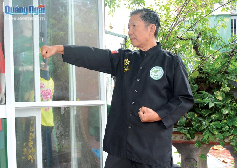 Mặc dù đã gần 70 tuổi nhưng võ sư Nguyễn Ninh vẫn dành thời gian tập luyện võ thuật để nâng cao sức khỏe hằng ngày. Ảnh: K.Ngân