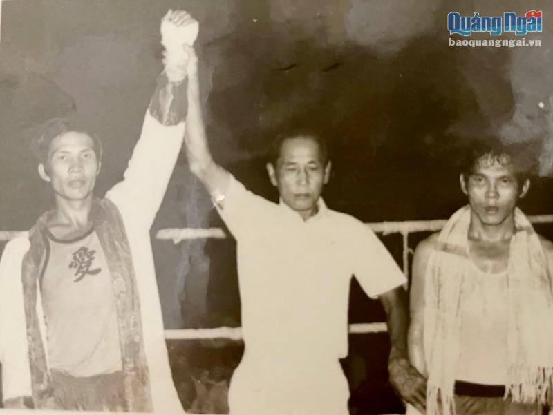 Võ sĩ Nguyễn Ninh trong trận thắng võ sĩ Bùi Văn Cứng. Ảnh: NVCC