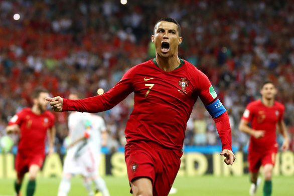 Ronaldo gặp khó trên đường giành vé vào vòng chung kết World Cup 2022 - Ảnh: REUTERS