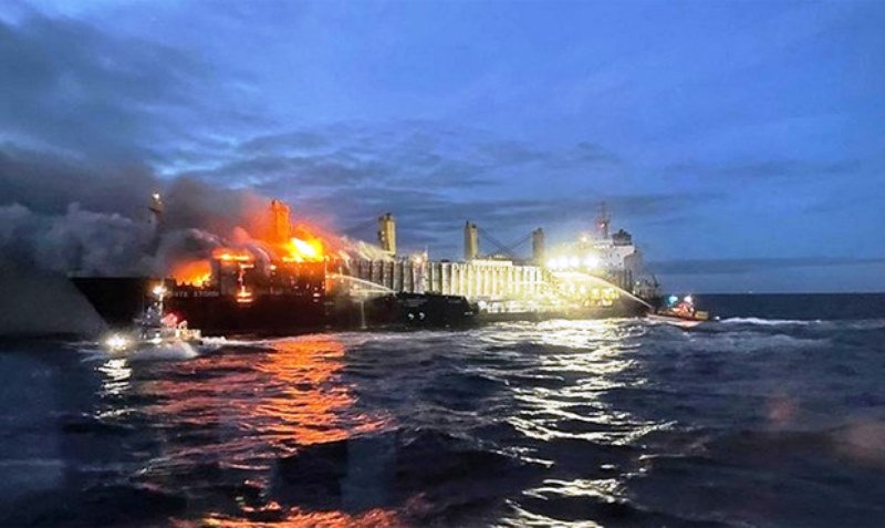 Cháy tàu chở gỗ ở ngoài khơi Thụy Điển, nguy cơ rò rỉ dầu