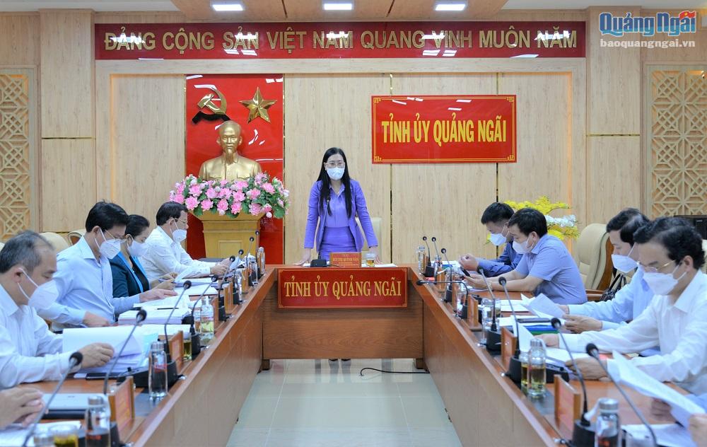 Bí thư Tỉnh ủy, Trưởng Ban Chỉ đạo Phòng, chống dịch bệnh Covid-19 tỉnh Bùi Thị Quỳnh Vân phát biểu chỉ đạo tại cuộc họp