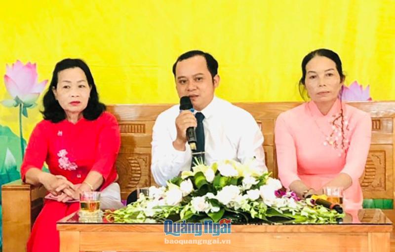 Anh Trần Thanh Hiền (giữa)  chia sẻ hoạt động thiện nguyện tại Hội nghị biểu dương 