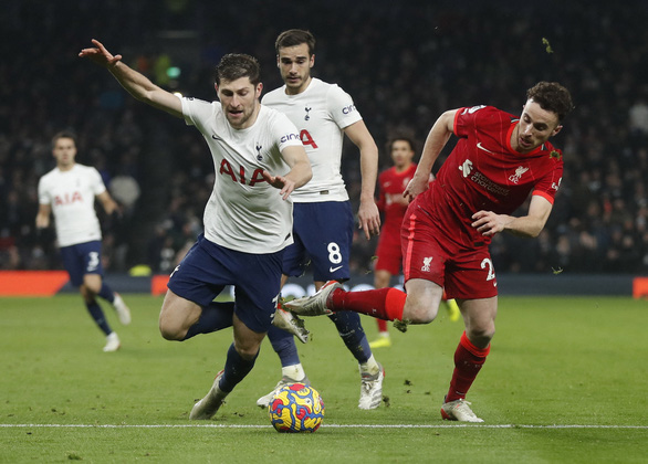 Tottenham (áo trắng) và Liverpool đã có trận đấu hấp dẫn - Ảnh: REUTERS