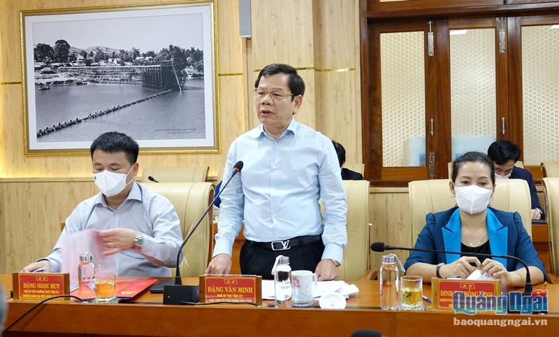 Chủ tịch UBND tỉnh Đặng Văn Minh báo cáo tai buổi làm việc