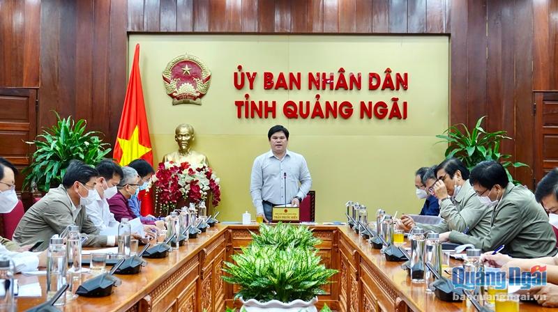 Phó Chủ tịch UBND tỉnh Trần Phước Hiền phát biểu tại cuộc họp