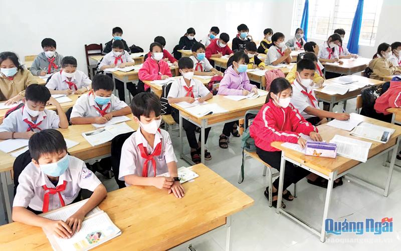 Học sinh Trường THCS An Hải (Lý Sơn) trong giờ học.