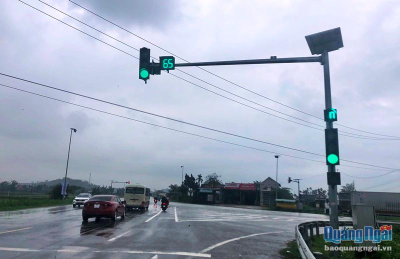 Cột đèn tín hiệu giao thông gây bối rối cho người đi đường