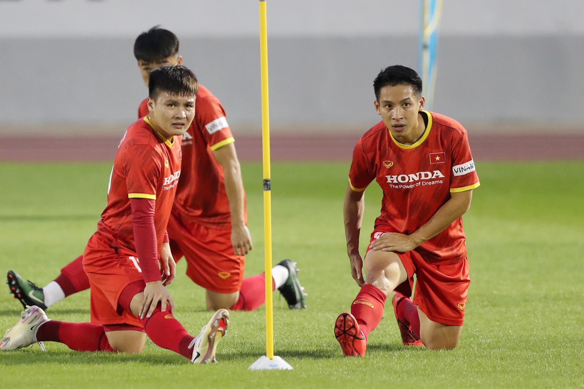 Quang Hải cùng Hùng Dũng (phải) trong buổi tập của đội tuyển Việt Nam. (Ảnh: VFF)