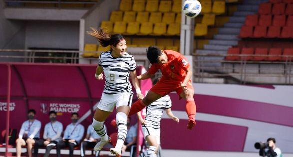 Tuyển nữ Hàn Quốc (áo trắng) đã đặt một chân vào tứ kết - Ảnh: AFC