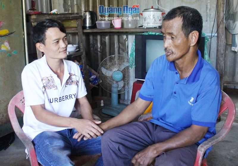 Anh Nguyễn Ngọc Ánh, ở xã Đức Phong (Mộ Đức) đã kêu gọi hỗ trợ giúp ông Đỗ Vững ổn định cuộc sống. 