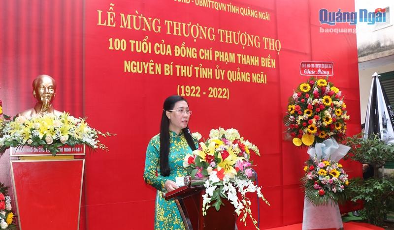 Ủy viên Trung ương Đảng, Bí thư Tỉnh ủy, Chủ tịch HĐND tỉnh Bùi Thị Quỳnh Vân phát biểu tại buổi lễ