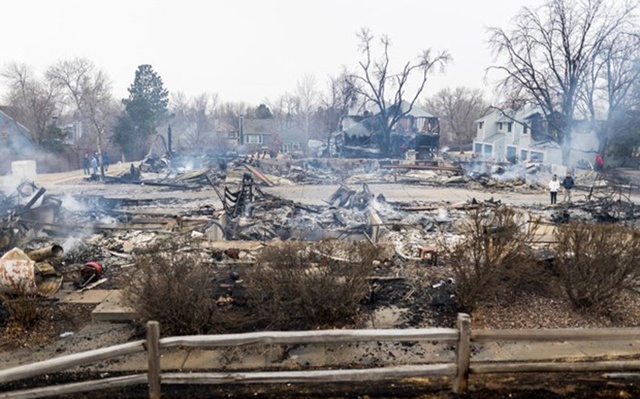 Mỹ: Cháy lớn phá hủy gần 1.000 ngôi nhà ở Colorado, 3 người mất tích