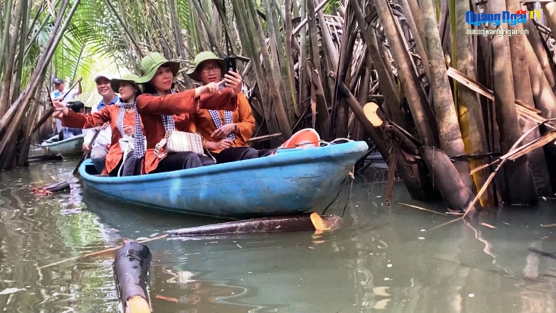 Video: Trải nghiệm ở rừng dừa nước Cà Ninh