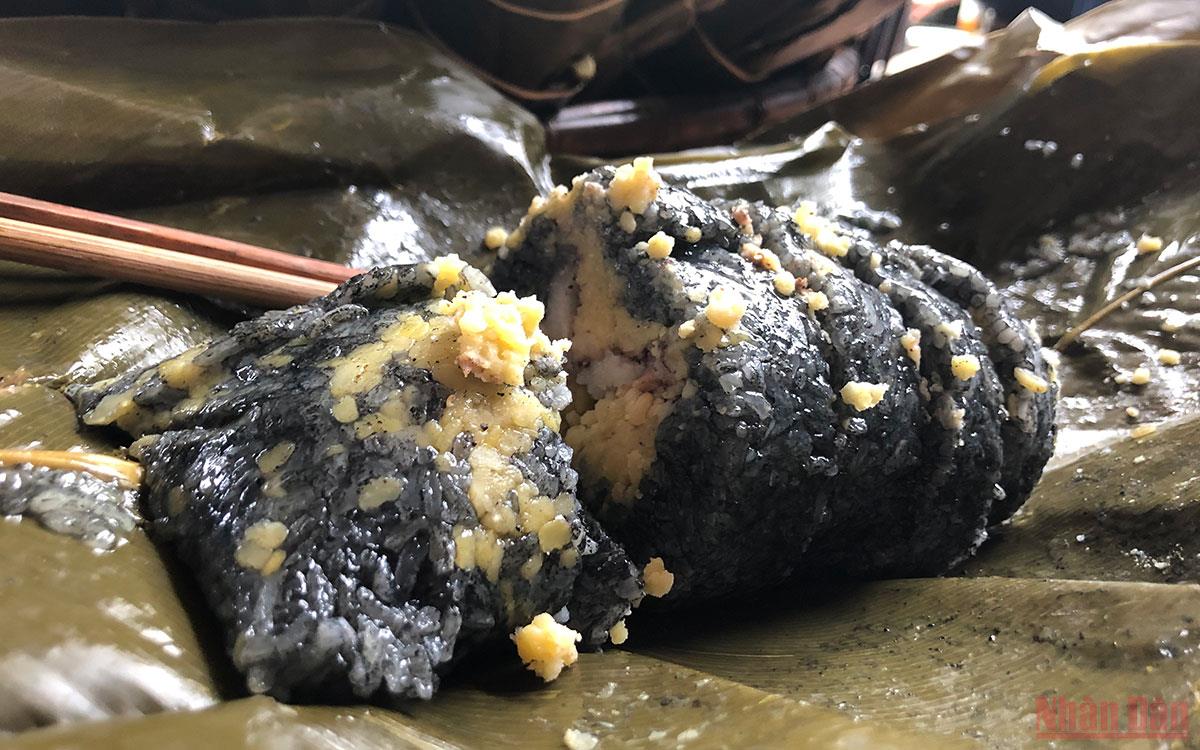  Bánh chưng gù đen của người Tày ở Lào Cai.