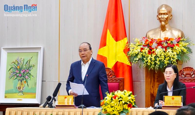 Chủ tịch nước Nguyễn Xuân Phúc làm việc với Ban Thường vụ Tỉnh ủy Quảng Ngãi