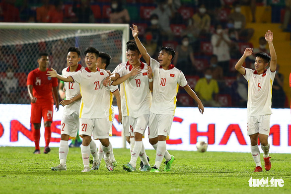 Các tuyển thủ U23 Việt Nam có màn ra mắt ấn tượng trước Singapore - Ảnh: HOÀNG TÙNG