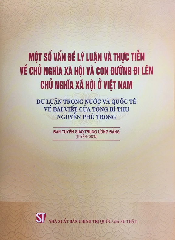 Cuốn sách “Một số vấn đề lý luận và thực tiễn về chủ nghĩa xã hội và con đường đi lên chủ nghĩa xã hội ở Việt Nam” của Tổng Bí thư Nguyễn Phú Trọng.  Ảnh: PV