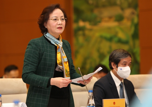 Bộ trưởng Bộ Nội vụ Phạm Thị Thanh Trà báo cáo tại phiên giải trình - Ảnh: VGP.