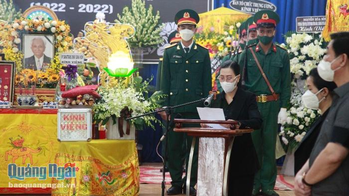 Ủy viên Trung ương Đảng, Bí thư Tỉnh ủy, Chủ tịch HĐND tỉnh Bùi Thị Quỳnh Vân đọc điếu văn tại Lễ truy điệu.