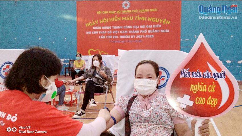 Chị Hà Thị Phương tích cực tham gia phong trào hiến máu tình nguyện.   Ảnh: PV