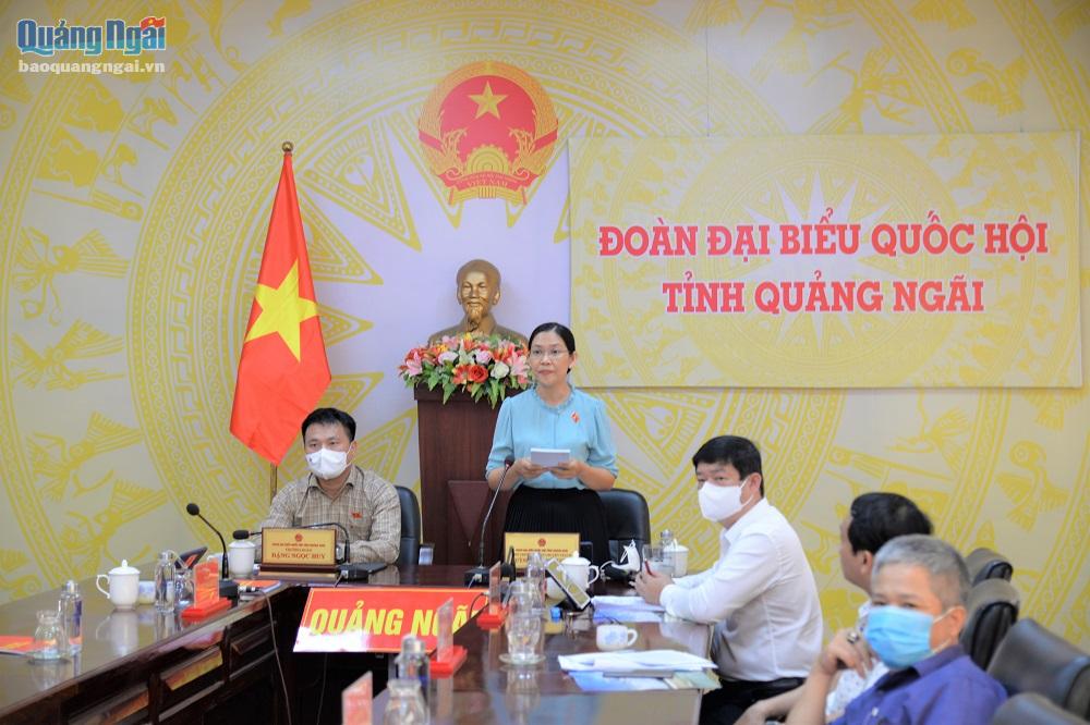Đại biểu Huỳnh Thị Ánh Sương đặt cầu hỏi liên quan đến vấn đề đất đai tại phiên chất vấn.