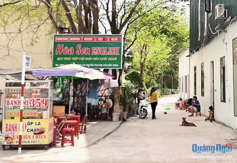 Nắm thông tin trường hợp chiếm đất công, chặn lối đi ở phường Trương Quang Trọng, UBND TP.Quảng Ngãi đã kịp thời tháo dỡ trả lại đường đi cho người dân. 