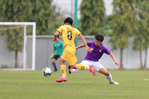U19 Hoàng Anh Gia Lai (áo vàng) và U19 Hà Nội là những ứng viên “nặng ký” cho ngôi vô địch Giải U19-2022 Ảnh: MINH DÂN