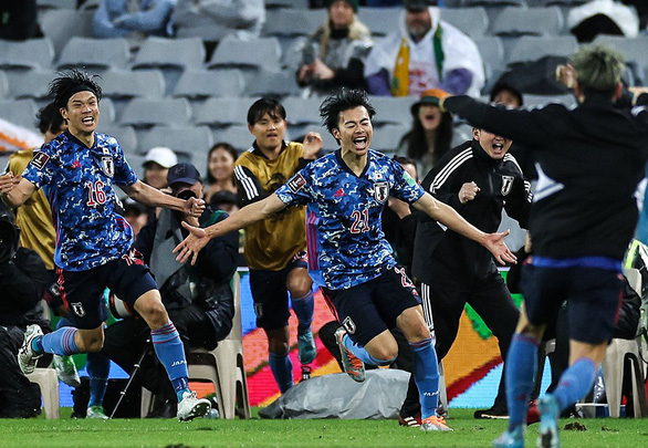 Kaoru Mitoma (số 21) lập cú đúp đưa Nhật Bản đến World Cup 2022 - Ảnh: B/R