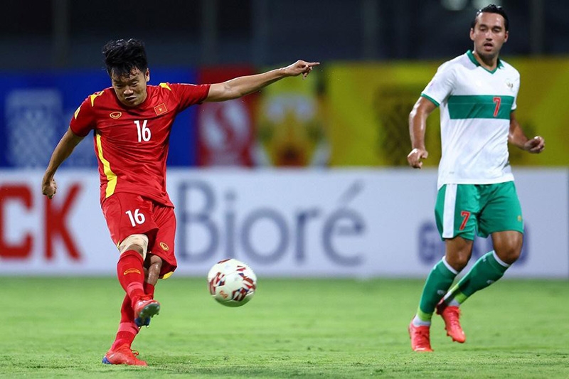 Sau trận đấu với Oman, đội tuyển bóng đá Việt Nam không những có Tiến Linh bị thương, mà Thành Chung còn bị cấm thi đấu một trận.