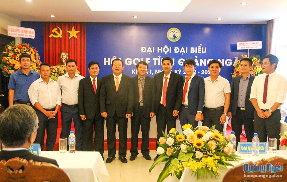 Ban Chấp hành Hội Golf Quảng Ngãi khoá I, nhiệm kỳ 2022-2027 ra mắt đại hội.
