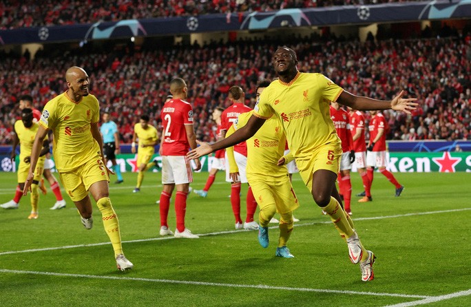 Ibrahima Konate mở tỉ số cho Liverpool