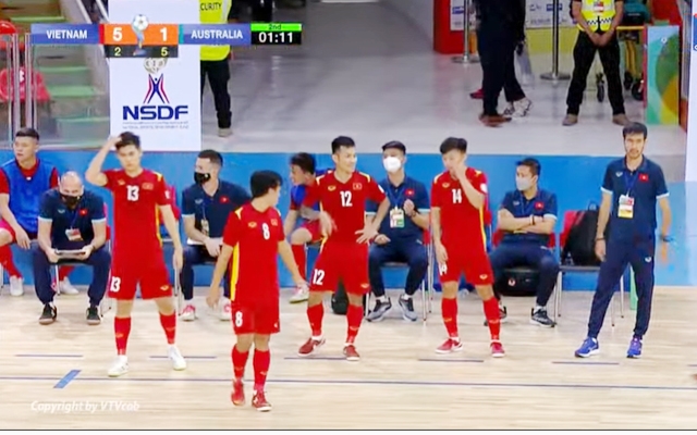 Trưa 6/4, trong lượt trận cuối vòng bảng bảng B Giải vô địch Futsal Đông Nam Á 2022. Đội tuyển Việt Nam giành chiến thắng 5-1 trước đội Australia. Ảnh cắt từ video.