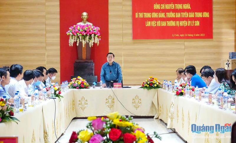 Bí thư Trung ương Đảng, Trưởng ban Tuyên Giáo Trung ương Nguyễn Trọng Nghĩa phát biểu tại buổi làm việc.