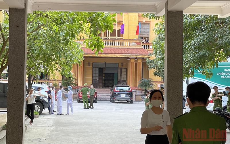 Bắt tạm giam 5 cán bộ CDC Nam Định liên quan vụ Việt Á