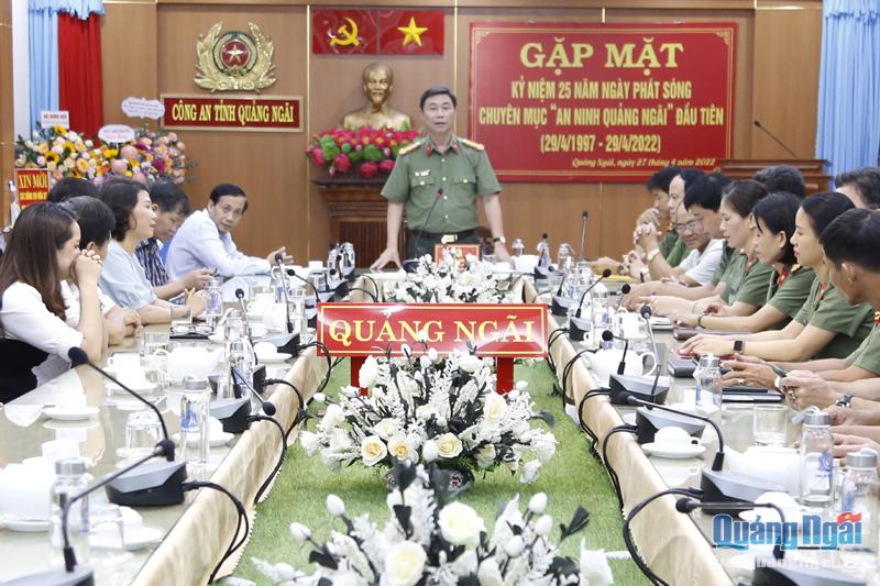 Đại tá Phan Công Bình - Giám đốc Công an tỉnh phát biểu tại buổi gặp mặt. 