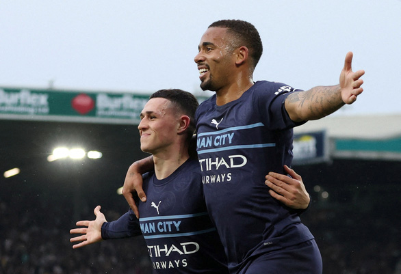 Man City tiếp tục dẫn đầu Premier League, Norwich rớt hạng