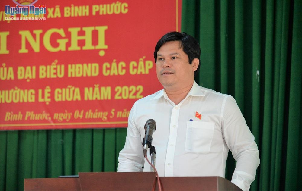 Phó Chủ tịch UBND tỉnh Trần Phước Hiền phát biểu tại buổi tiếp xúc cử tri tại xã Bình Phước.