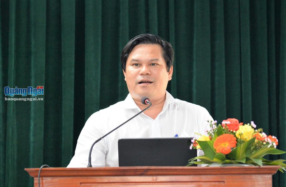 Phó Chủ tịch UBND tỉnh Trần Phước Hiền tiếp thu và trao đổi ý kiến một số vấn đề cử tri xã Bình Long quan tâm, kiến nghị.