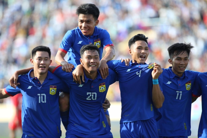 U23 Singapore 7 phút ghi 2 bàn, U23 Lào đánh rơi chiến thắng