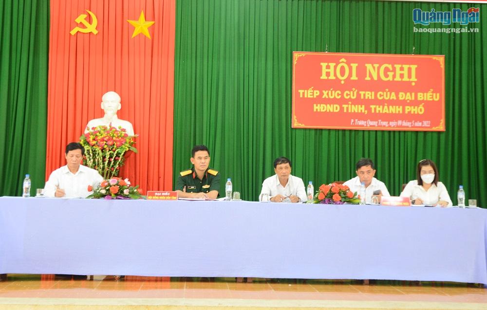 Tổ đại biểu HĐND tỉnh và TP.Quảng Ngãi tiếp xúc cử tri phường Trương Quang Trọng