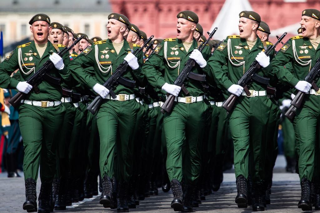 Binh sĩ Nga tại lễ duyệt binh kỷ niệm 77 năm Chiến thắng phát-xít ở Moskva, Nga. (Ảnh: THX)