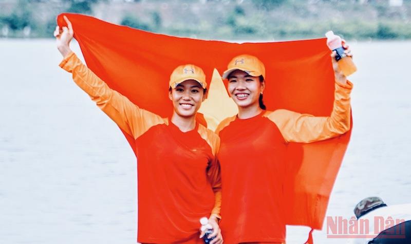 Rowing nữ Việt Nam đại thắng khi giành trọn bộ 8 Huy chương Vàng